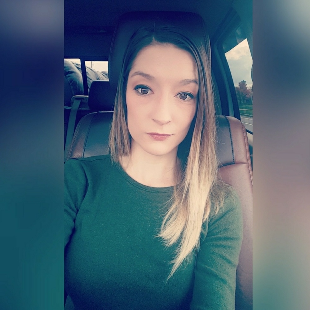 Meet your Posher, Eva